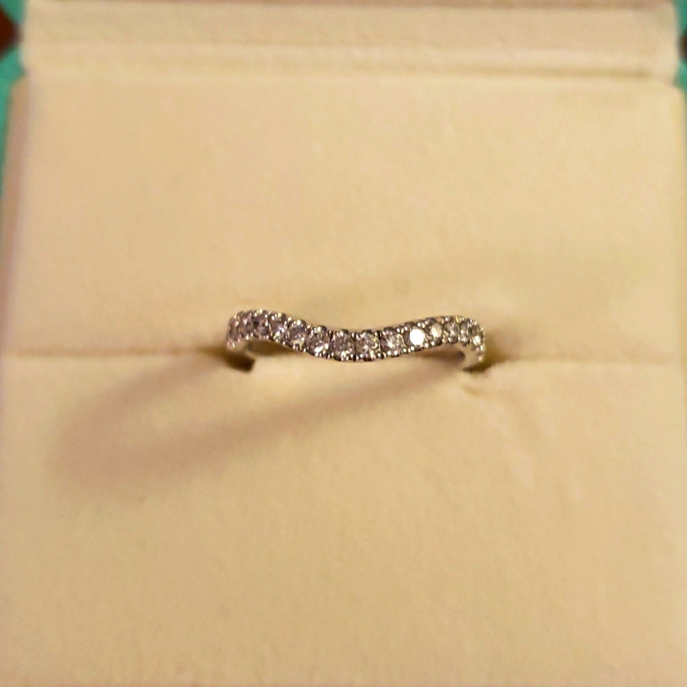 Beautiful Neil Lane Diamond band 14k wg!